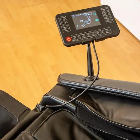 Massagesessel, King-sized Bed, Billardtisch, 2 Couches Berlín