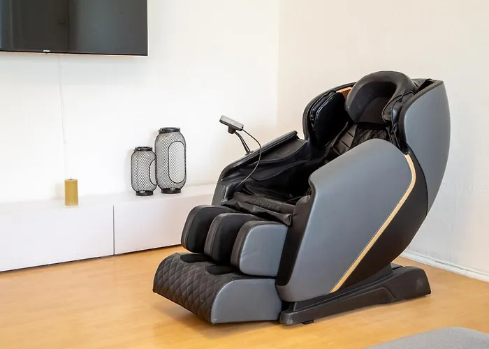 Massagesessel, King-sized Bed, Billardtisch, 2 Couches * Berlín