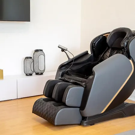 Massagesessel, King-sized Bed, Billardtisch, 2 Couches * ベルリン