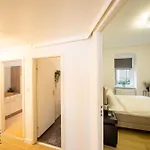 Apartman Massagesessel, King-sized Bed, Billardtisch, 2 Couches *