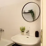 Apartman Massagesessel, King-sized Bed, Billardtisch, 2 Couches Berlin