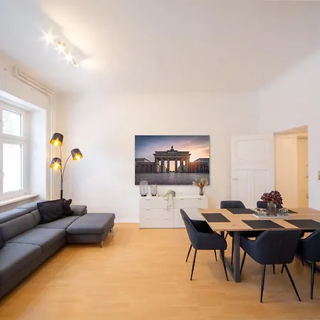 Apartment Massagesessel, King-sized Bed, Billardtisch, 2 Couches