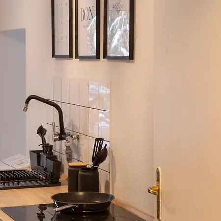 Apartment Massagesessel, King-sized Bed, Billardtisch, 2 Couches