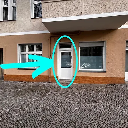 Apartment Massagesessel, King-sized Bed, Billardtisch, 2 Couches Berlin