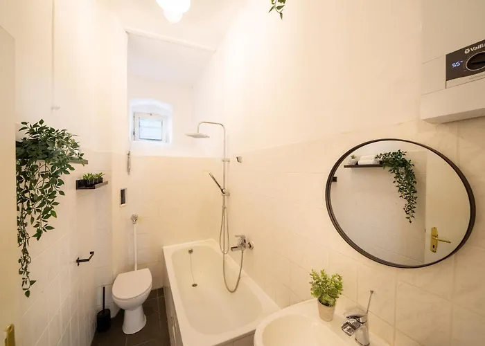 Massagesessel, King-sized Bed, Billardtisch, 2 Couches Apartamento *